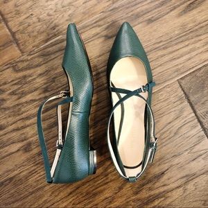 Nine West | NWOT! Textured Green Strappy Flats